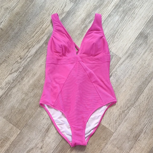 Cupshe One Piece Swimsuit - Picture 2 of 12